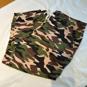Blis 100% cotton camo capri lounge pants size M